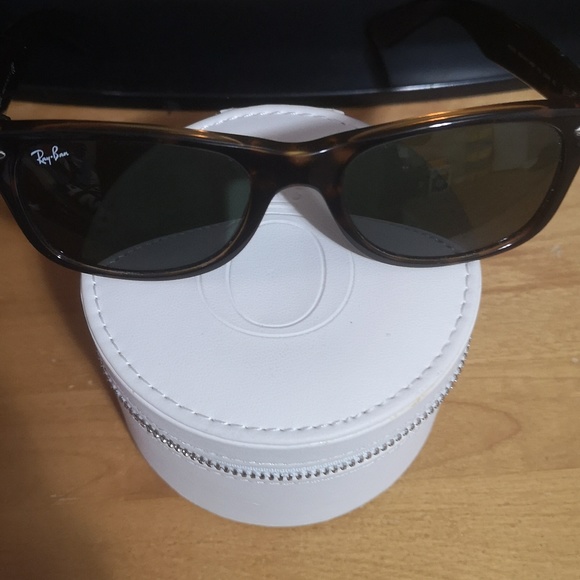 Authentic Ray-Ban 2132 like new with box. - Picture 2 of 8